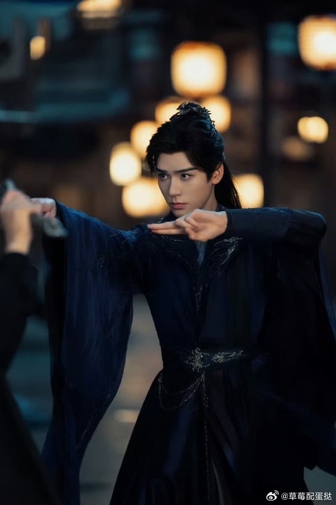 看完龚俊对战我肾上腺激素飙升苏暮雨打戏就是爽！高空翻转、徒手抗敌，龚俊演绎得又燃