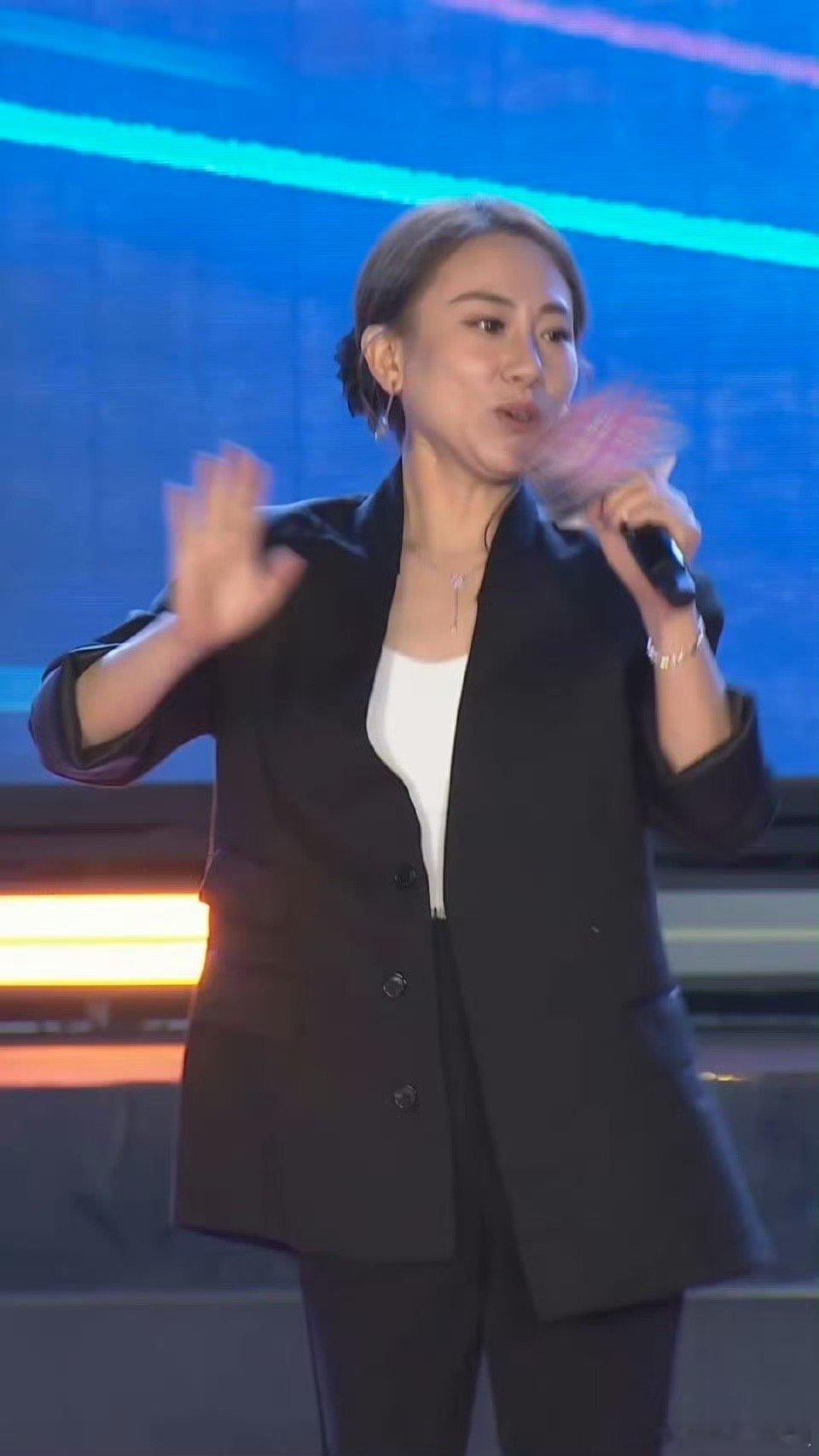 丫蛋中秋太会整活了 一直以为丫蛋只是小品演得好，没想到唱歌这么厉害。这首DJ版《