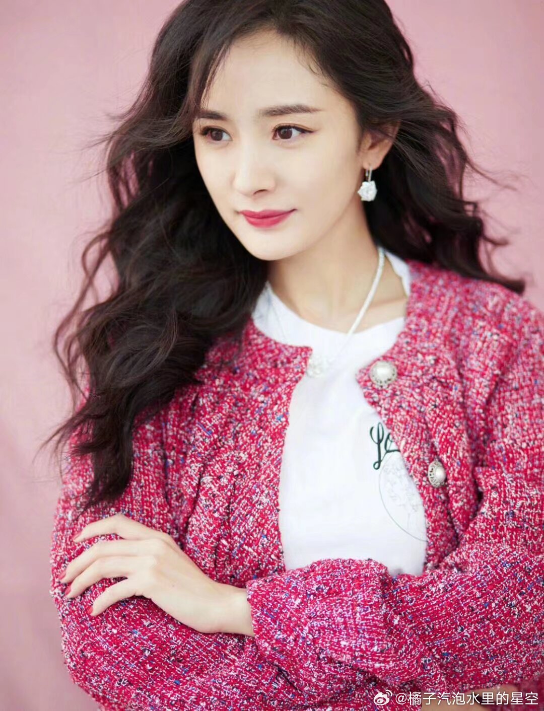 杨幂  🦊杨幂君乐宝奶粉全球品牌代言人如果全世界都靠不住，就自己靠自己。就算全
