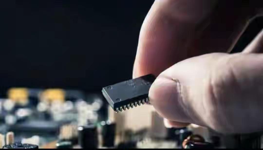 中美贸易持续升级，中国手中的王牌可不少，尤其是稀土，那作用简直太大了。
 
中国