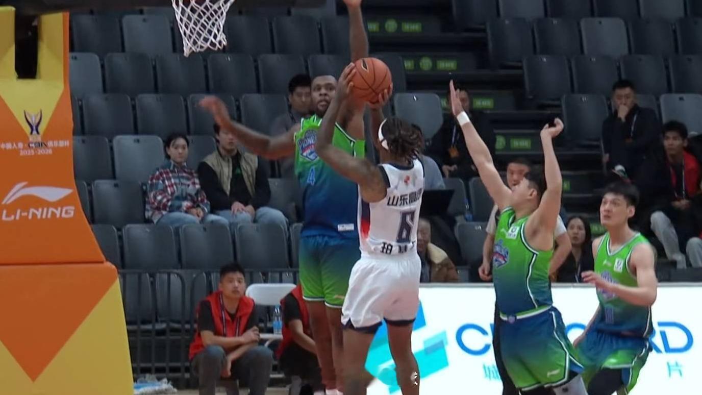 CBA俱乐部杯小组赛A组首轮，山东106-90大胜天津迎开门红。陈林坚三分5中5