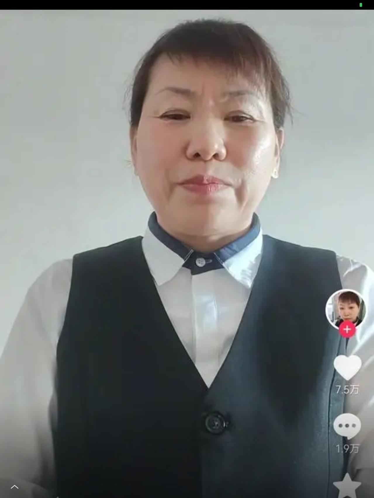 阿姨直播啊！别回去了！回去干哈！领导差点因为你，让网友网曝的引咎辞职。真的，你说