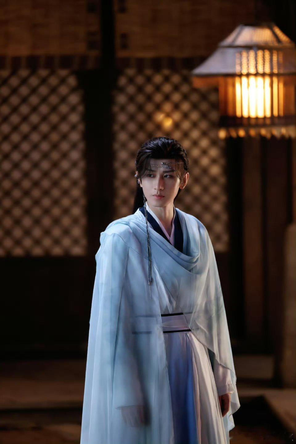 成毅赴山海cy成毅萧秋水李沉舟肖明明成毅用自己的实力与才华，赢得了业内人士和观众