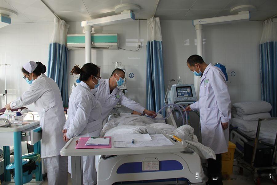 如今的医生，难道都这般唯利是图，诱导患者过度消费吗？
前几日，我老弟出现了便血的