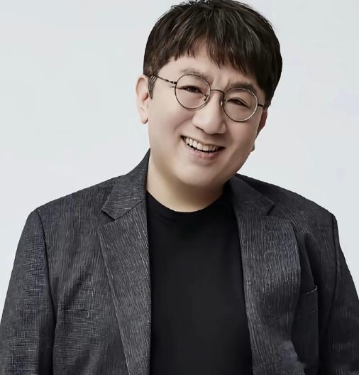 方时赫被送检  因涉嫌欺骗投资者出售股份获取不当利益，HYBE董事长方时赫在警方