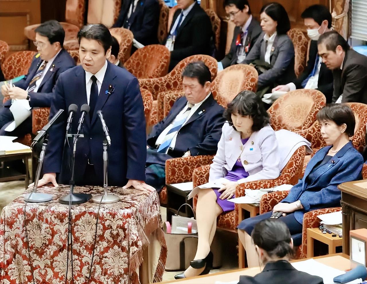 高市早苗政府是彻底不藏着掖着了，居然悄悄把远程进攻型导弹运进了军事基地，这款导弹