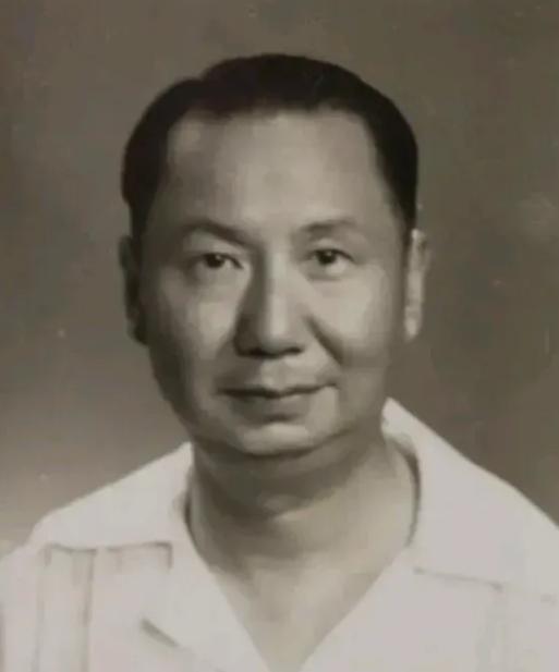 1996年，左宗棠第四代孙左景鉴想回上海，写信给市委，请求分一套低楼层的房，可是