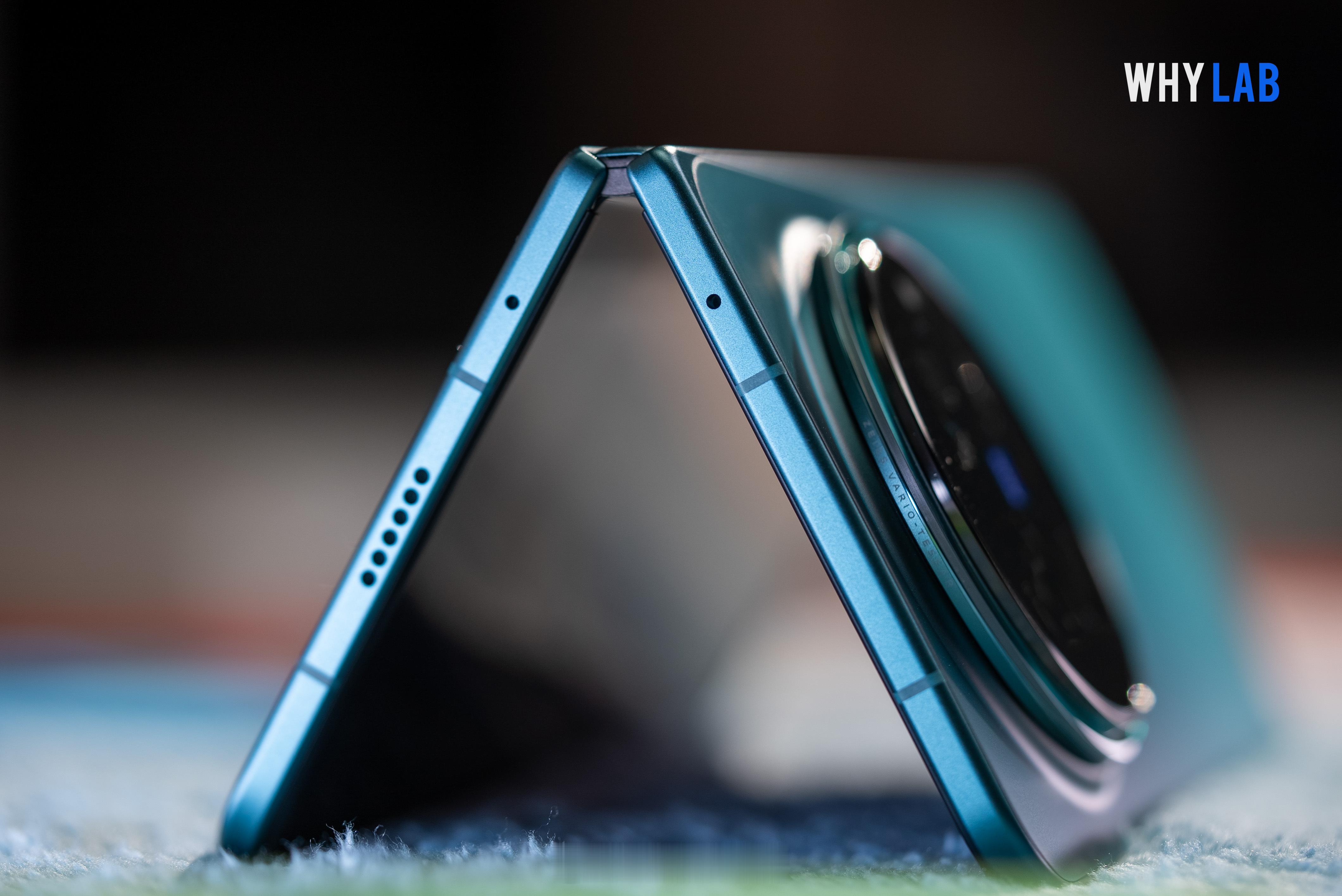 WHYLAB图赏vivo X Fold6 真机拿到手了，我手上的两款配色是蓝洞和