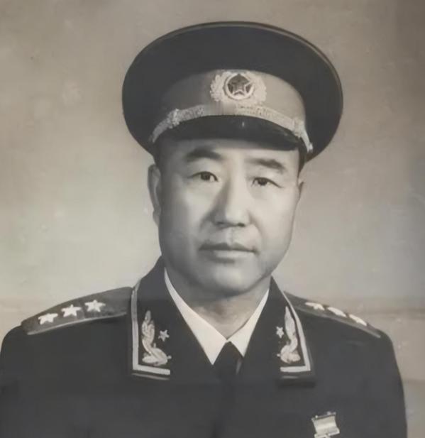 1949 年 9 月 18 日，董其武正在商议绥远起义部署，特务头子张庆恩带着十