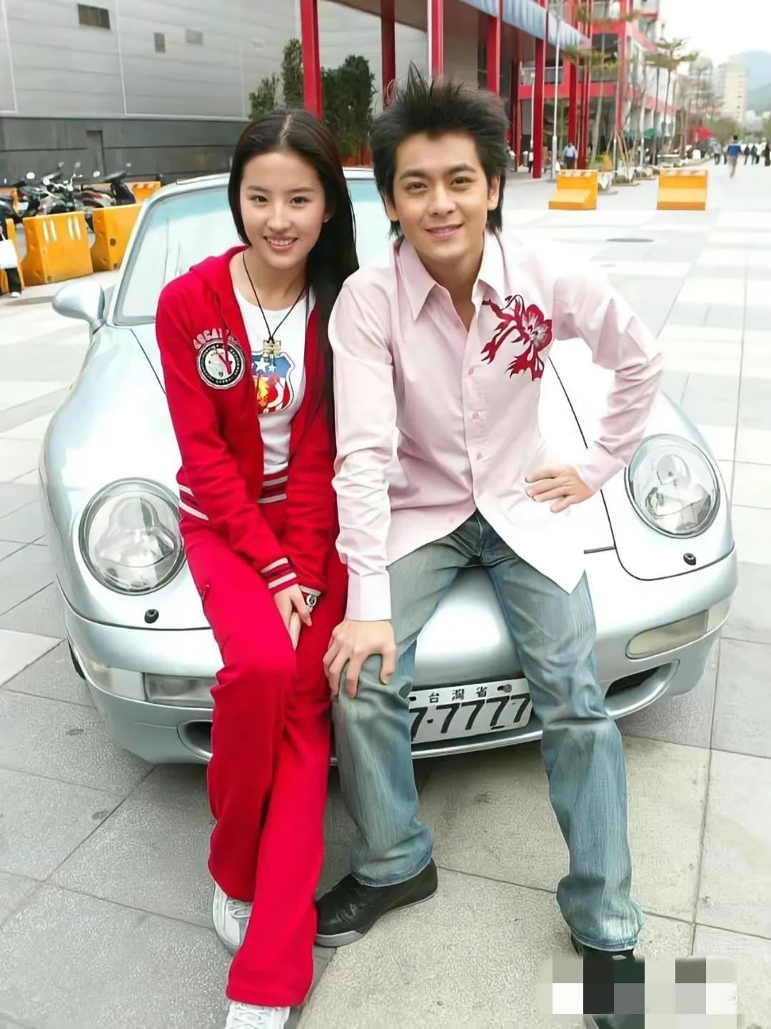 娱乐圈唯一的一对金童玉女，
谁赞成，谁反对?

#娱乐#