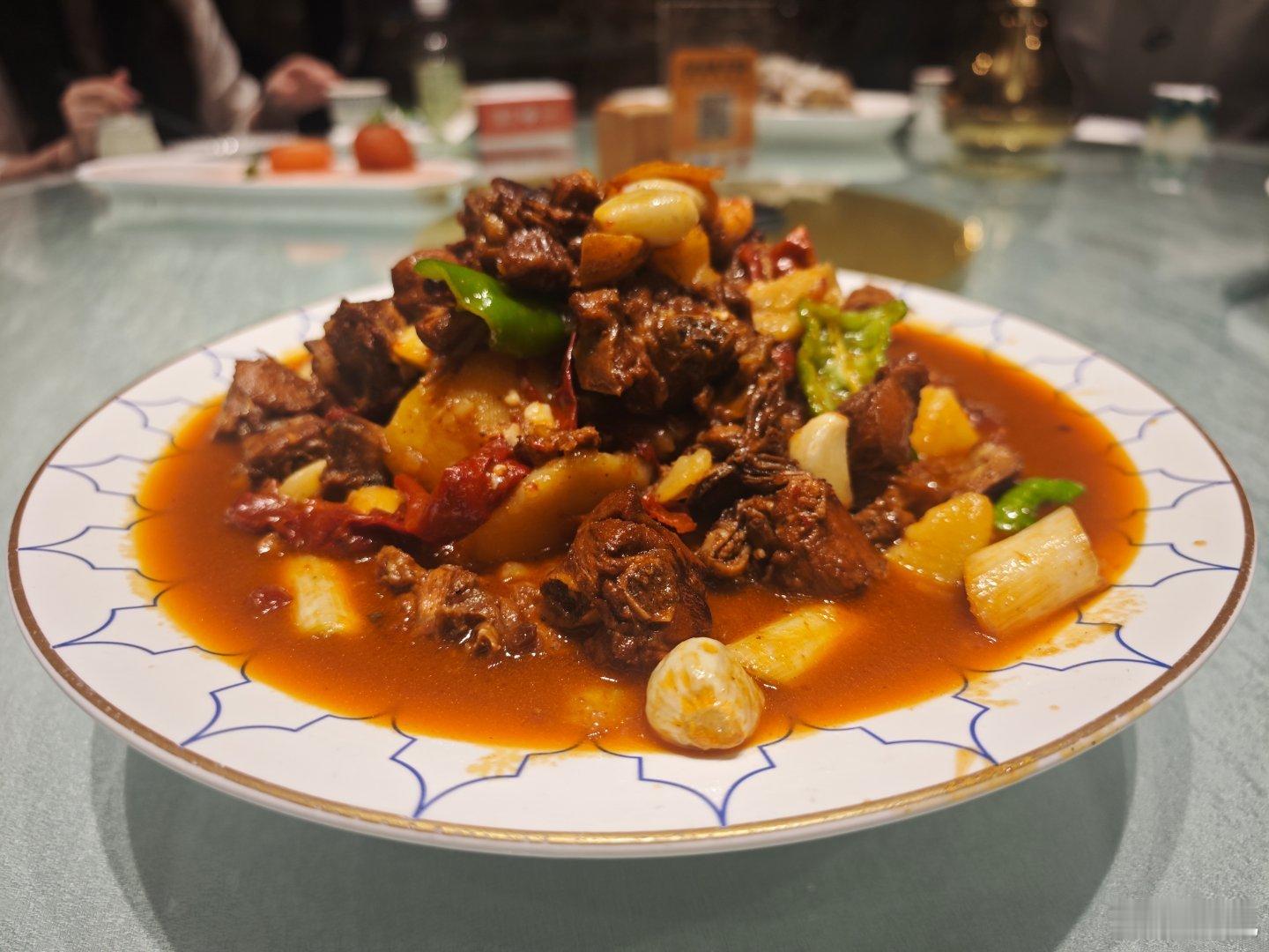 你就说这菜硬不硬吧！ ​​​