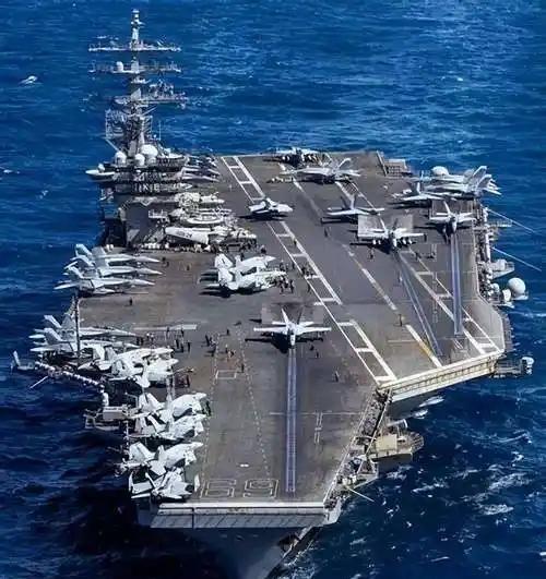 终于打到航母了，美国的航母就是美国战争的脸面，是不能碰的，一旦碰着了，美军恐将军