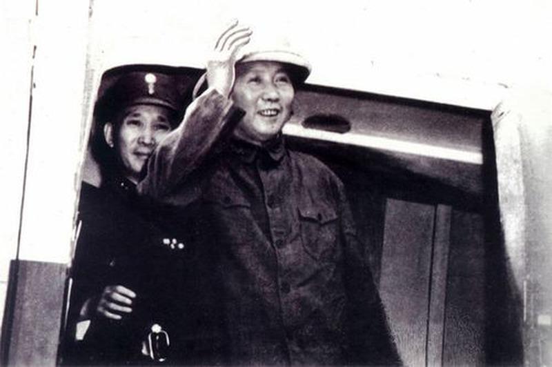 毛主席抽了63年烟，81岁前那两年,却真的一口没再碰过。这不是一句口号，是身体、