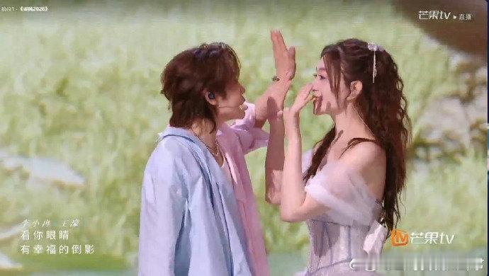 王濛遮住了李小冉的眼乘风2026嗑到王濛李小冉真的像呼吸一样简单，细节全是糖！ 