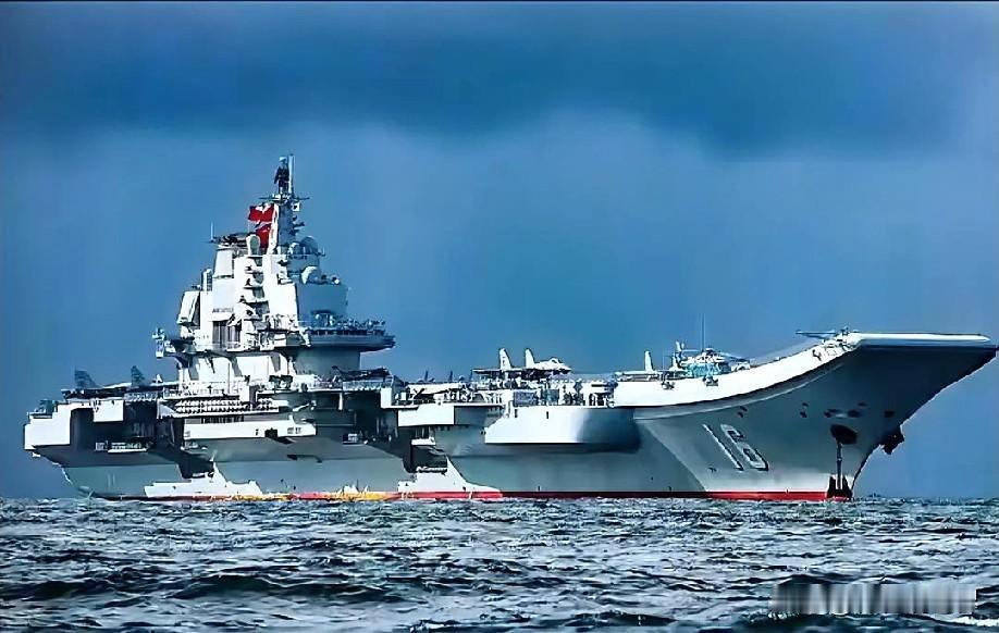 12月7日早上的最新消息，现在他来了，第一条：辽宁舰航母编队现身冲绳周边，开展舰