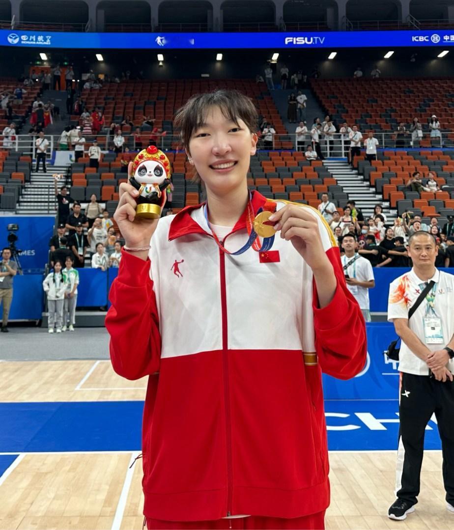 亚运会中国女篮绝杀日本女篮实现赛事卫冕，赛后中国女篮主力中锋韩旭说夺冠手都夺麻了