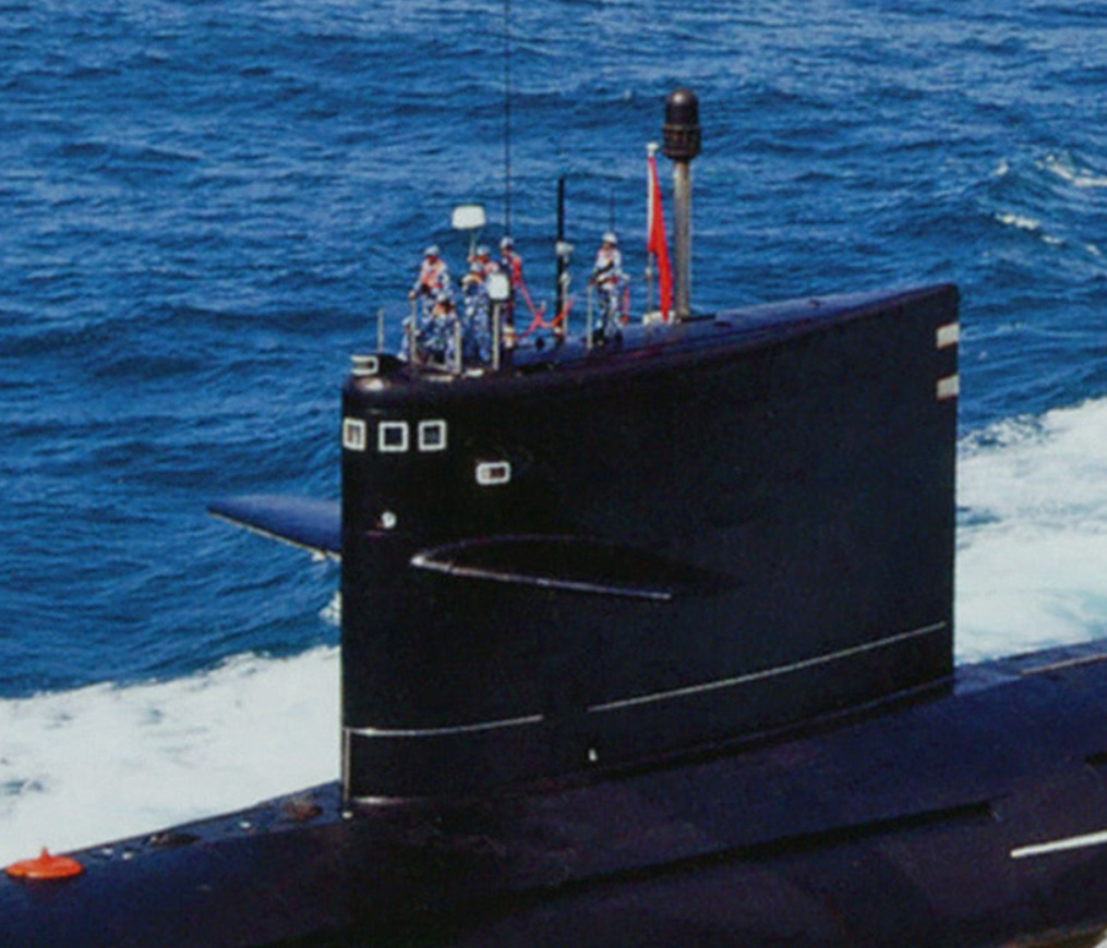 烽火问鼎计划每天认识一件兵器 核潜艇围壳及指挥官瞭望位，图1：中国，图2：美国，