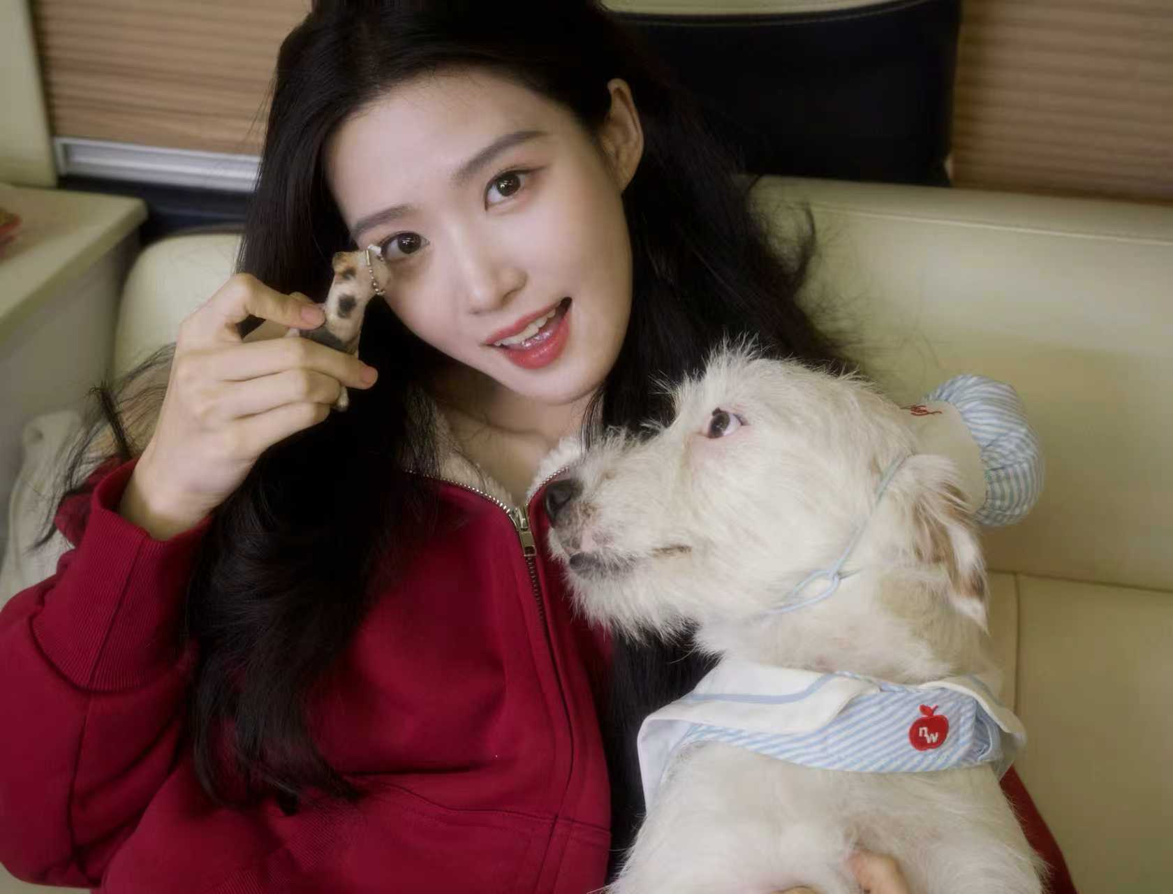 卢昱晓非正式视角卢昱晓可爱浓度满分  卢昱晓非正式视角  是可爱浓度满分的噜噜晓