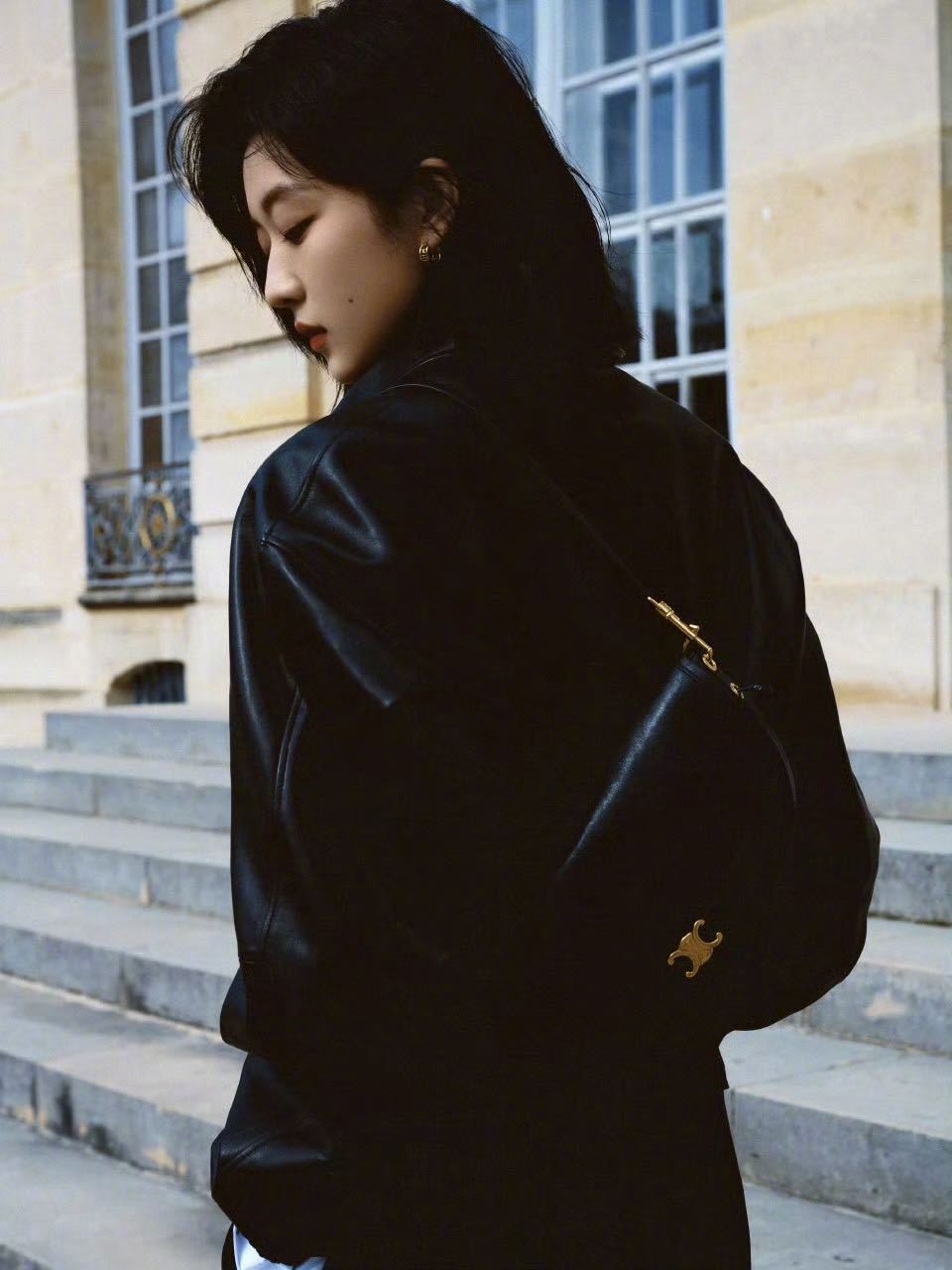 孙千御姐身萝莉心 孙千穿皮衣帅到炸裂，却在直播里跟粉丝撒娇，是谁被这反差感给拿捏