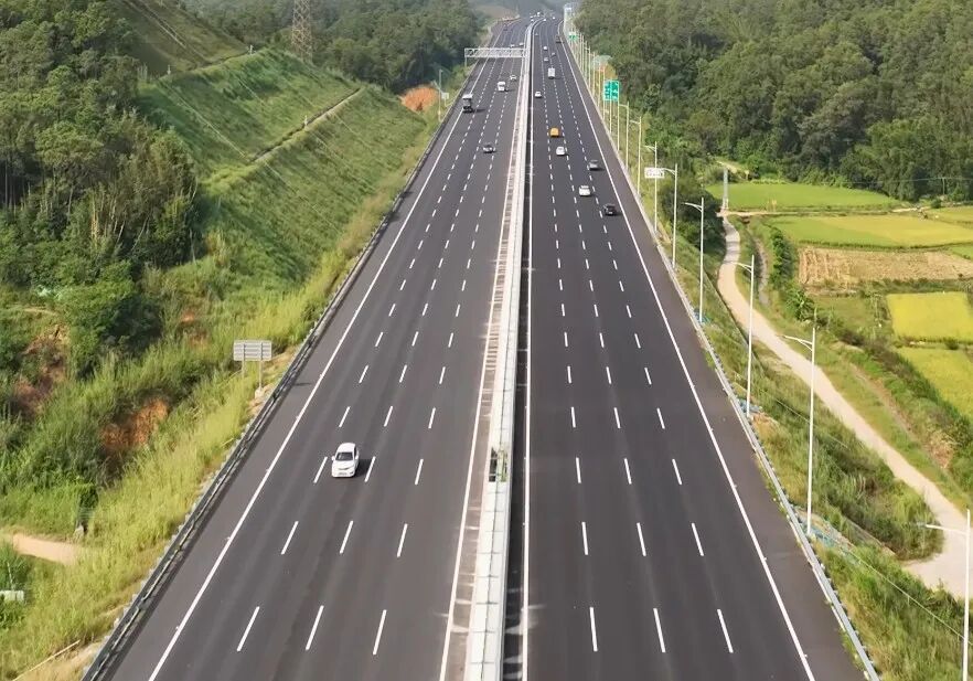 江鹤高速改扩建全线双向八车道贯通