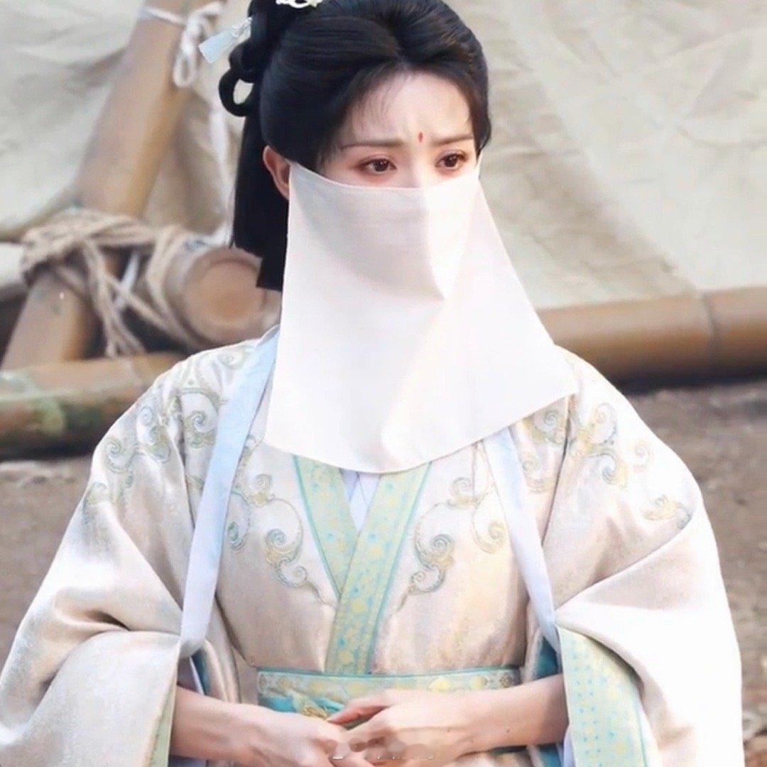 田曦薇嫁金钗面纱造型路透田曦薇在电视剧《嫁金钗》的片场路透来了，今日份的魏娆是半