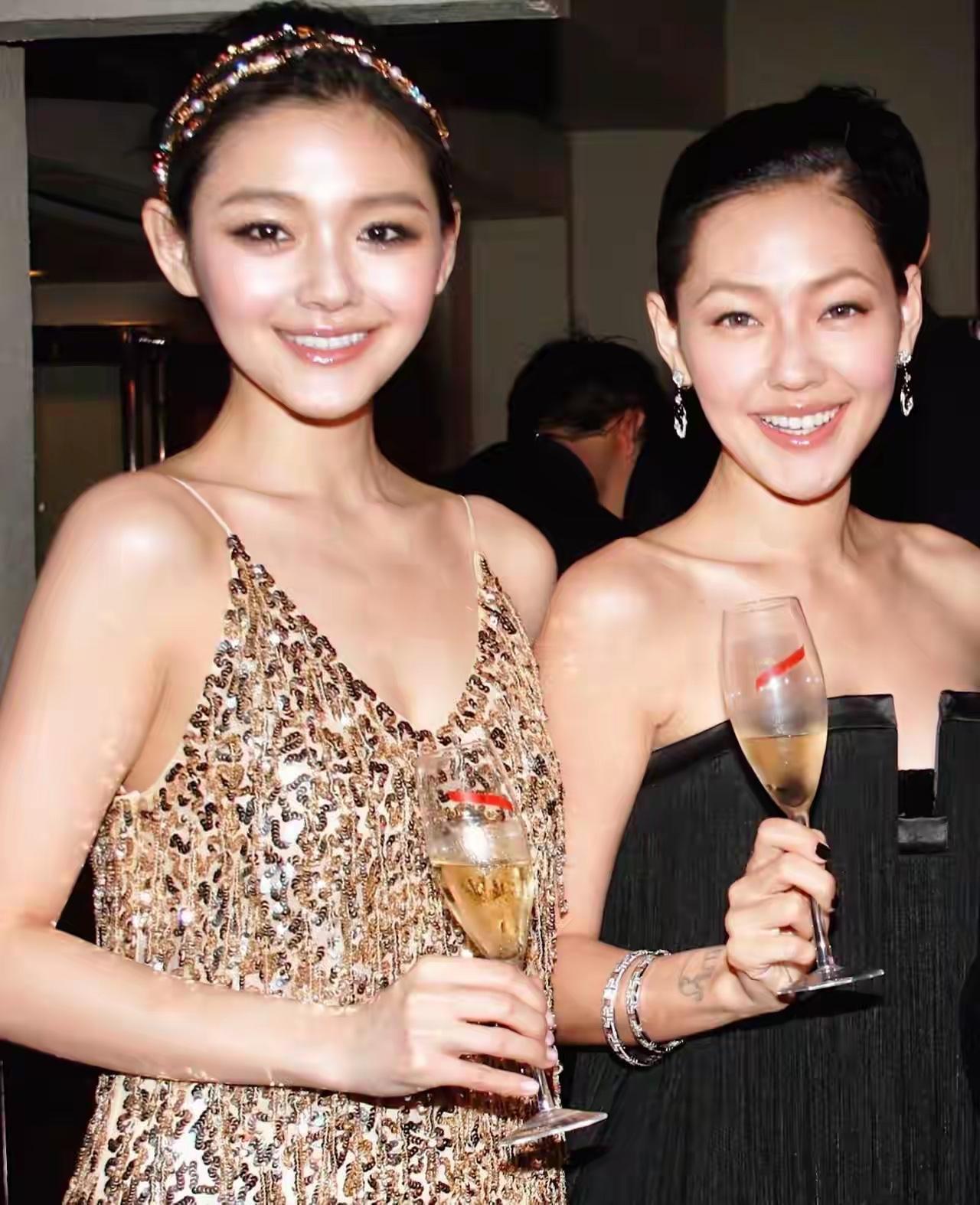 小S曾经那么快乐幸福，去到哪里有有大S陪伴，有伴就不一样了，做事情更加有底气了。