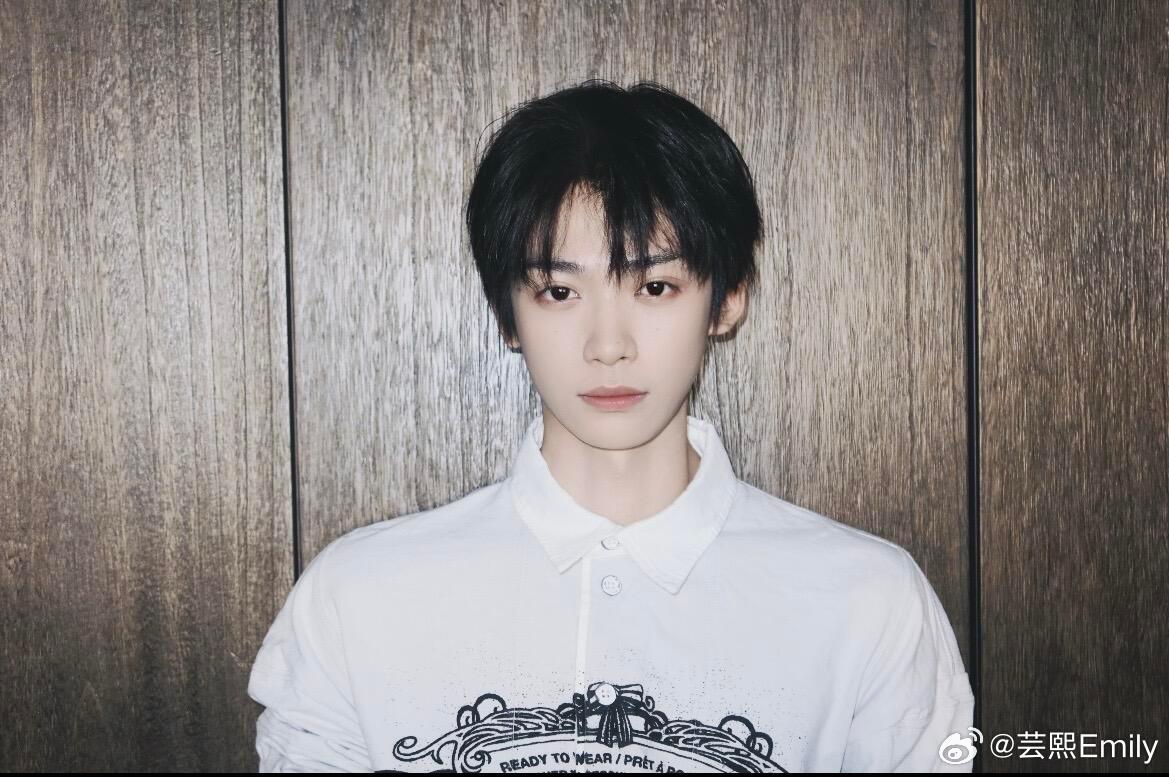 梓渝 ✖️ 4.6营业大片梓渝最新营业随拍来啦，和大鱼、小十一同框出镜，解锁治愈