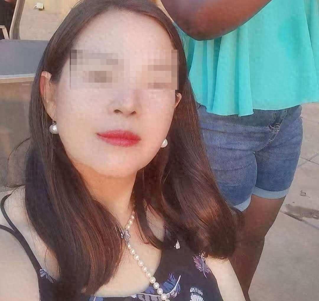 中国女农场主在赞比亚遇难，死因曝光！韩红的话，终于有人信了
 
这位遇难的女农场