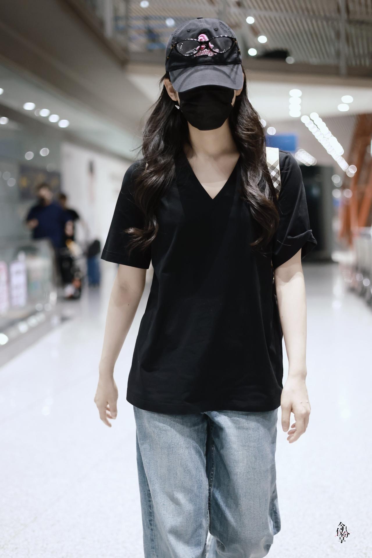 张婧仪没露脸都这么美[爱慕]