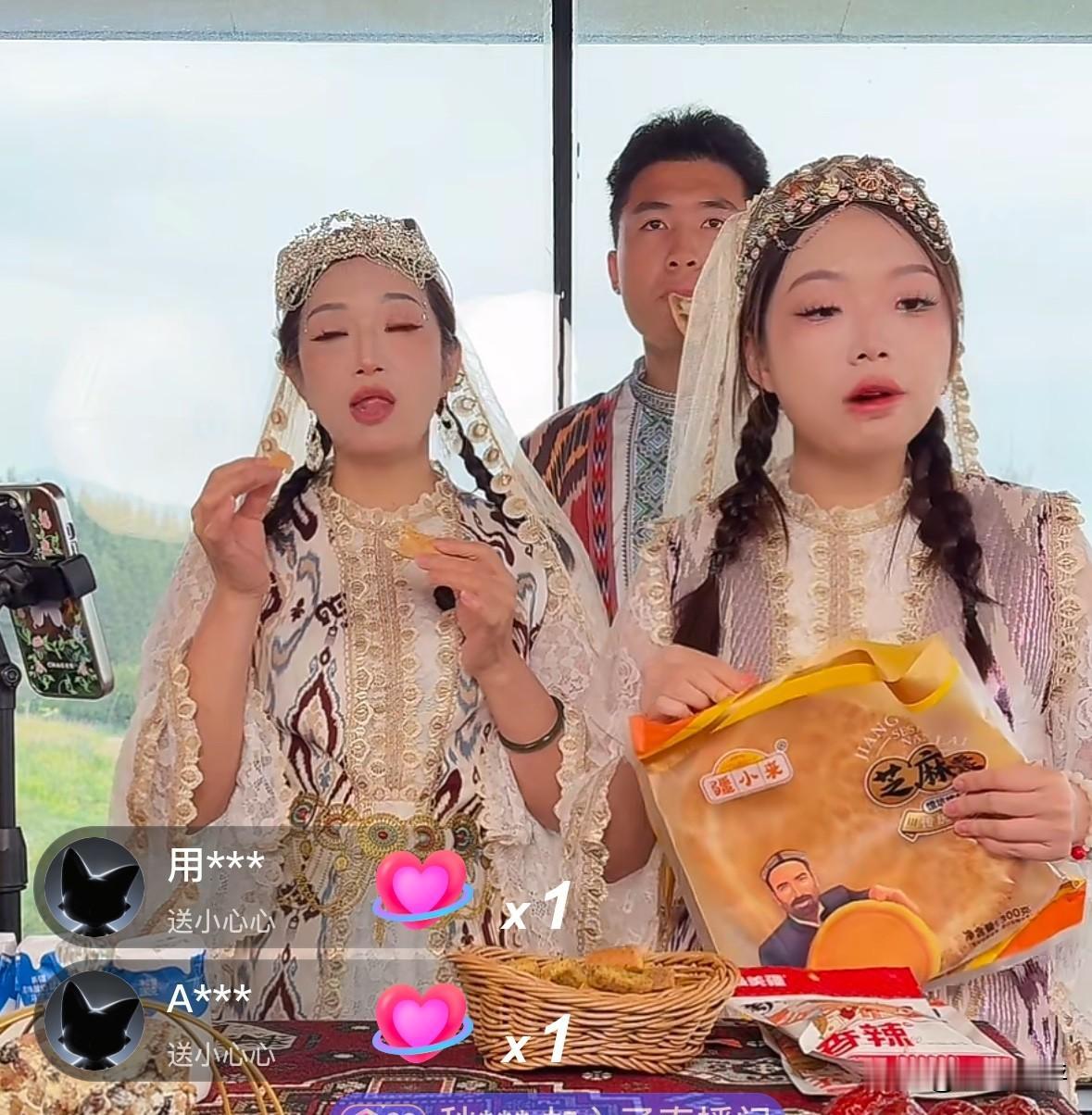 今天九点钟，谢浩男的妈妈按照预定计划，如期开启了新疆之行的带货直播。直播开始没有