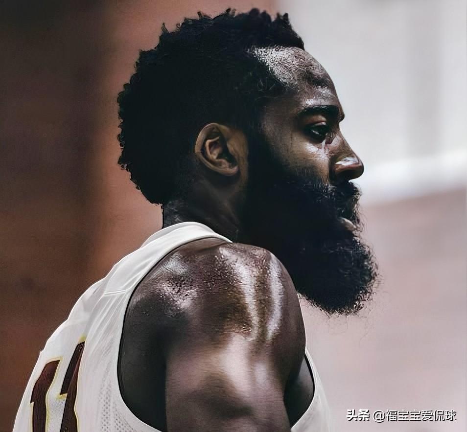 NBA带队能力最差的十大球星！哈登排第十不过分吧？

1、布克（季后赛首轮）

