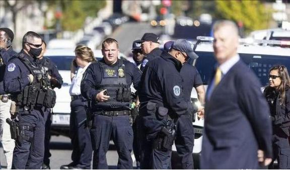 为啥美国有钱人不来中国，而中国有钱人却移民美国？因为说白了，在美国只要你有钱，还