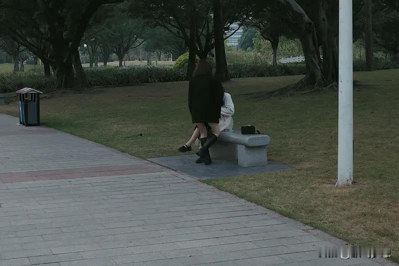 现在好多女性选择单身，原因不少。就说北京有90万大龄剩女，有人觉得她们心气高，挑