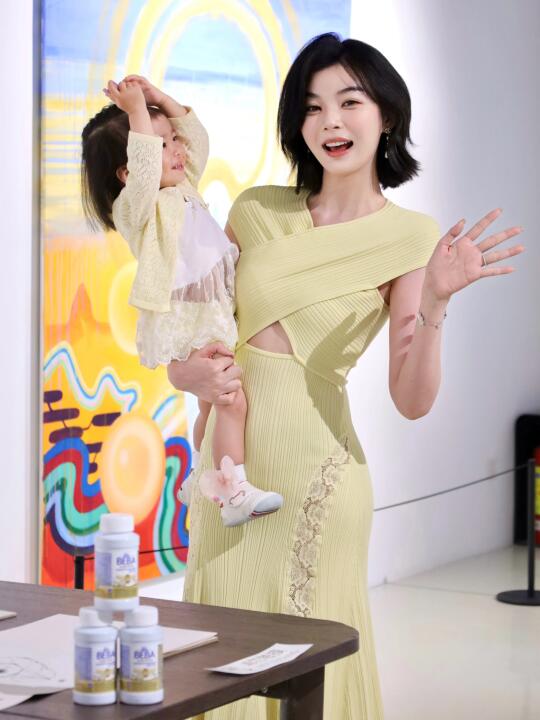 看展日记丨奢养搭子陪宝宝一起感受艺术