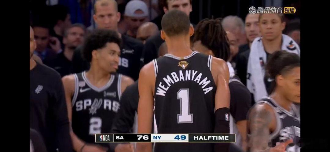 马刺vs尼克斯nba总决赛 大头的情绪似乎受到了影响，罚球出现2发一中的情况了，