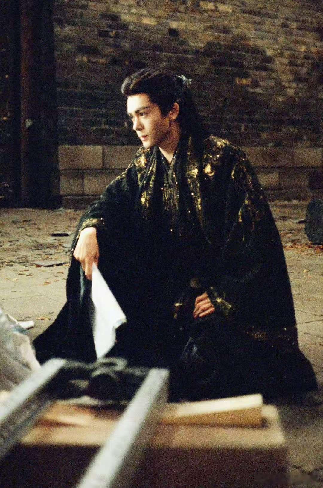 谁看了不说曾舜晞为这剧燃尽了曾舜晞包售后的为了《月鳞绮纪》武拾光这个角色，曾舜晞