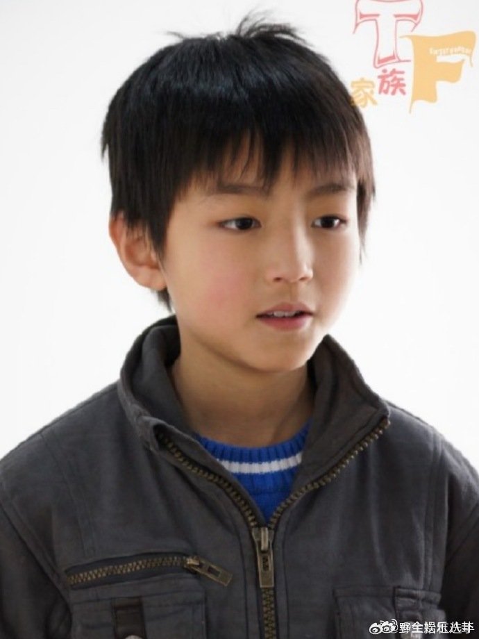 终于找到TFBOYS要大写的源头了TFBOYS要大写的原因王俊凯：所有小写都给我