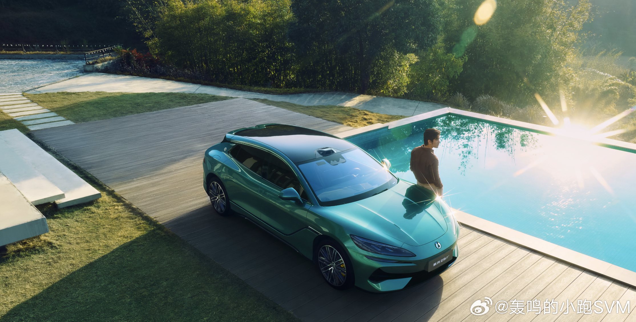 腾势的早期，实际上承载的，是中国汽车向高端化跃迁的愿景。十多年前，比亚迪与梅赛德