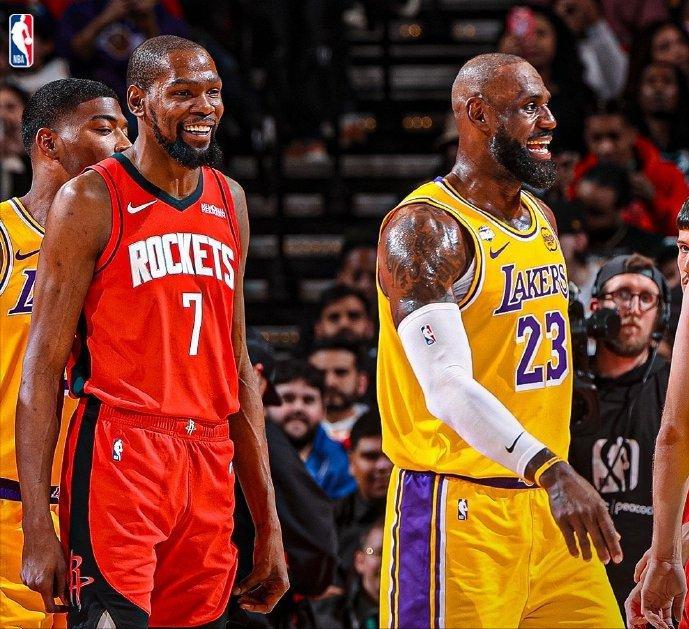 詹姆斯、杜兰特常规赛第31次对垒：

詹姆斯——18分5篮板5助攻2抢断
杜兰特