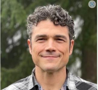 因反对特朗普发动伊朗战争而辞职的前美国国家反恐中心主任乔·肯特今晚发文说：“缓和