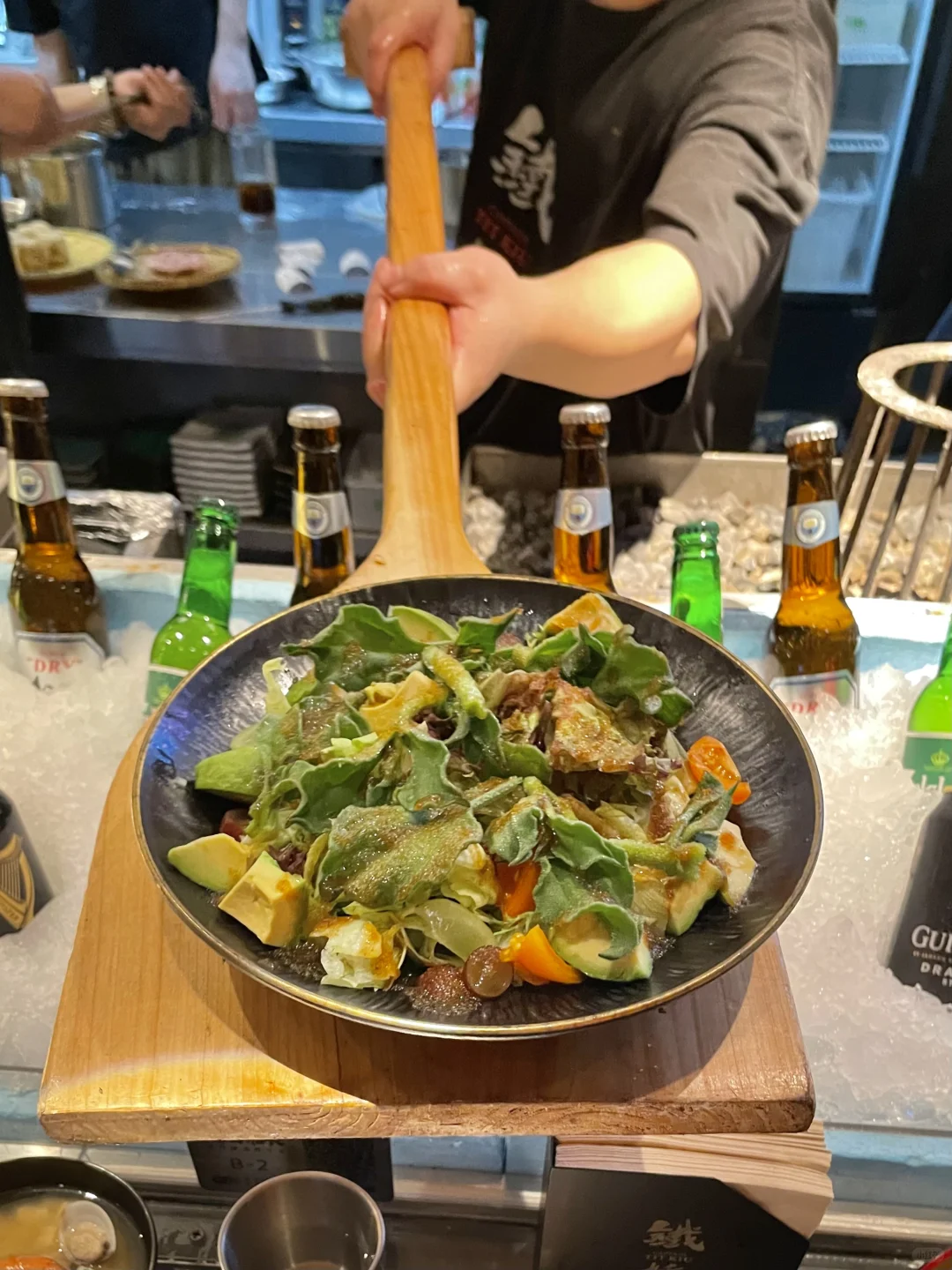 小榄新店 用大铲子直接就铲你面前上菜了！
