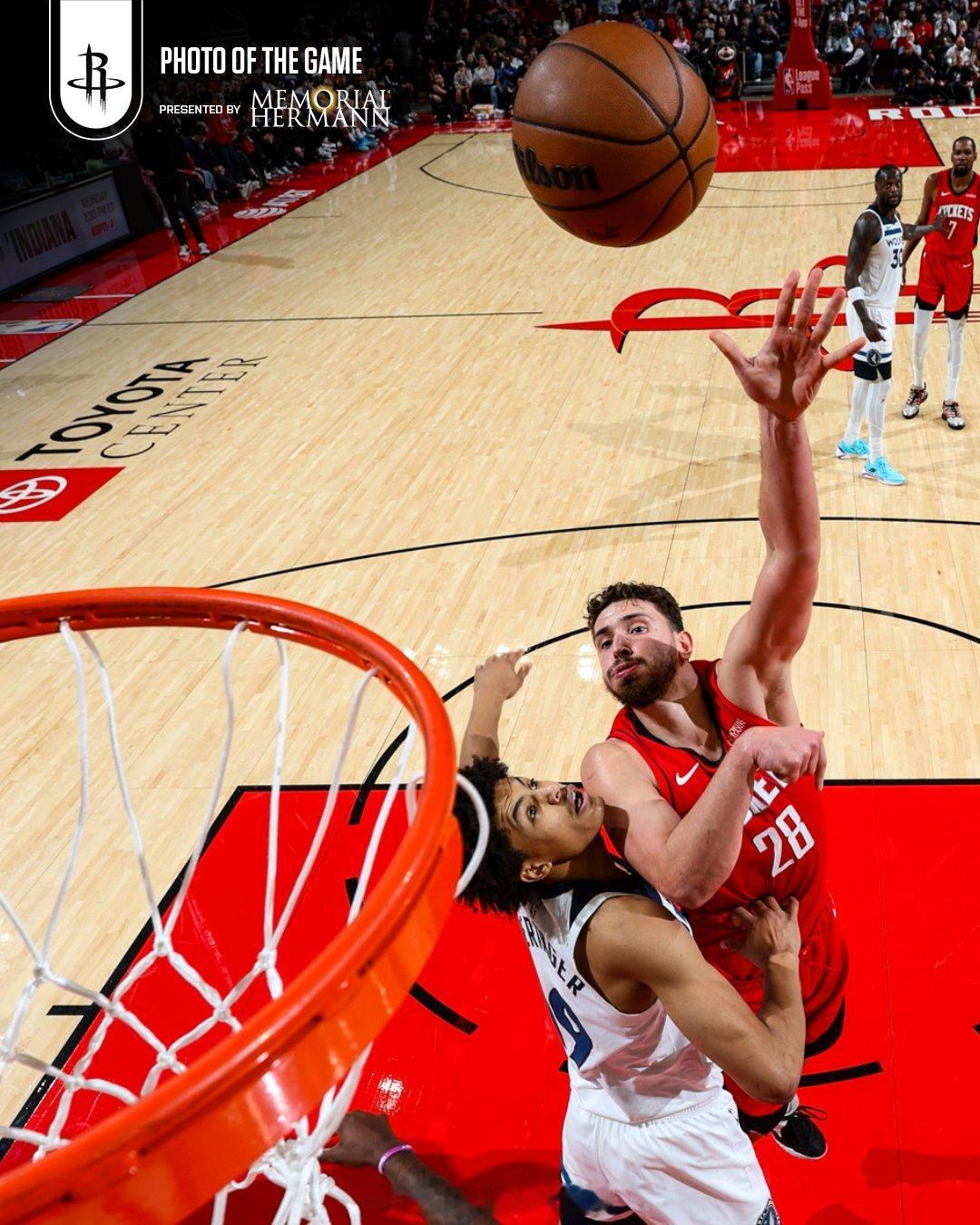 记者：“申京在第四节似乎做了所有事情来帮助你们取得领先，比如倒地抢断和击地传球。