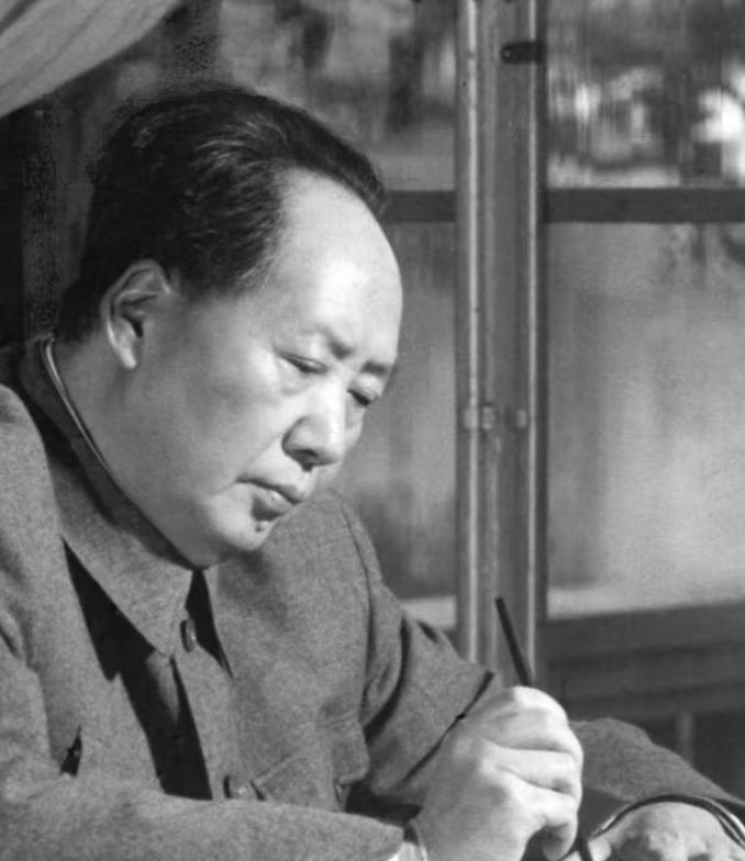 娱乐明星们晒着奢靡生活时，谁会想起国家实力的较量才是真正的“后台”？国际新闻里那