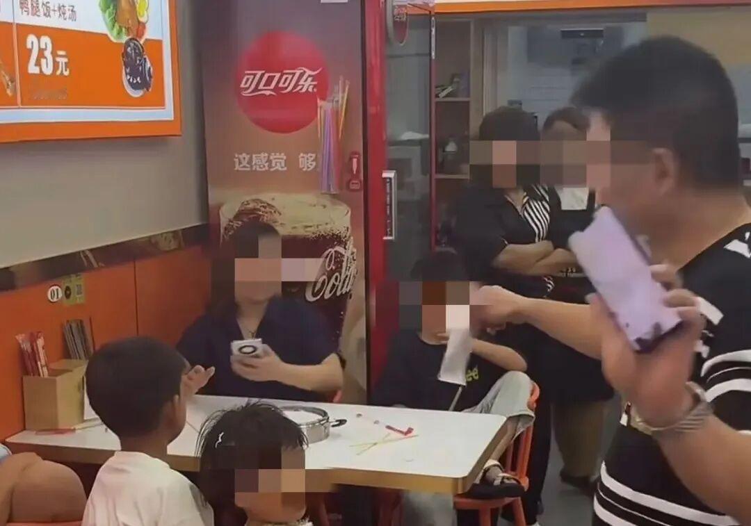 “续面事件”最新情况：面馆老板发视频道歉，称将永久闭店！当事女子回应→网页链接