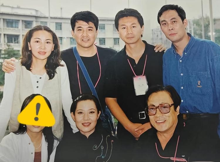 孙淳、傅丽莉夫妇与吴若莆、张光北、张连文等人的一张留影。