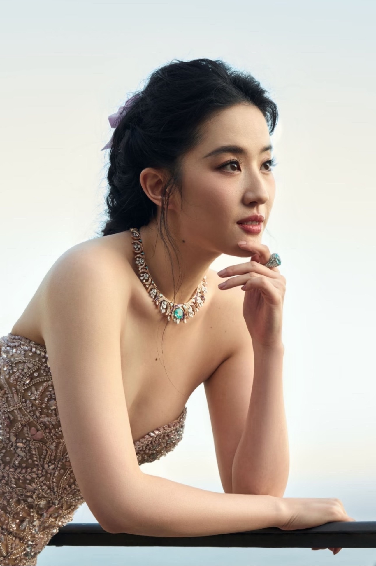 继翡翠耳环后，刘亦菲芭莎金九戴过的宝格丽又又被买走了…好多富婆都明确表示，因为刘