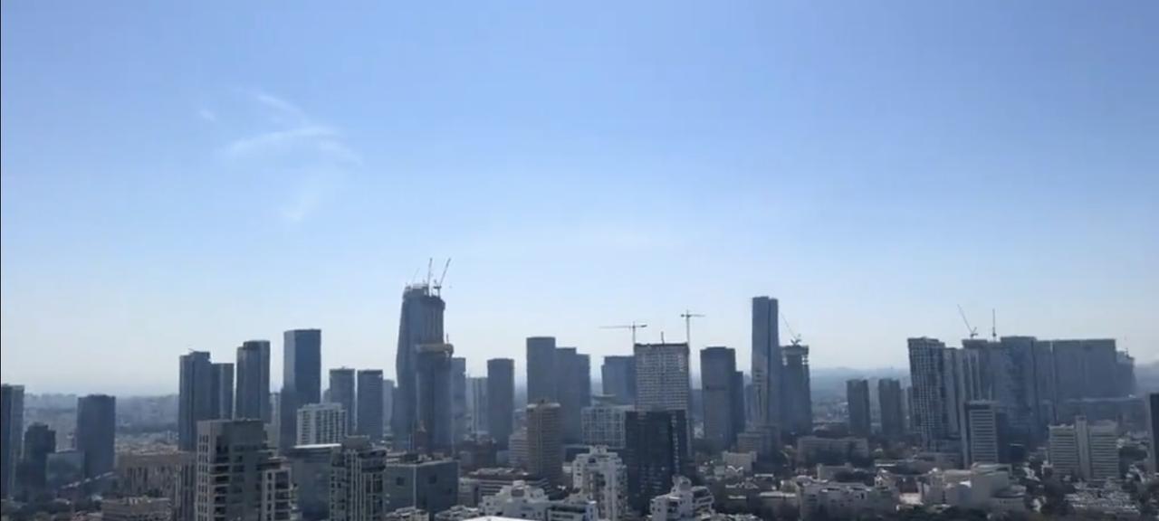 ​以色列特拉维夫的民众几乎精神崩溃了，这时候他们整天听到的却是防空警报不停地奏响