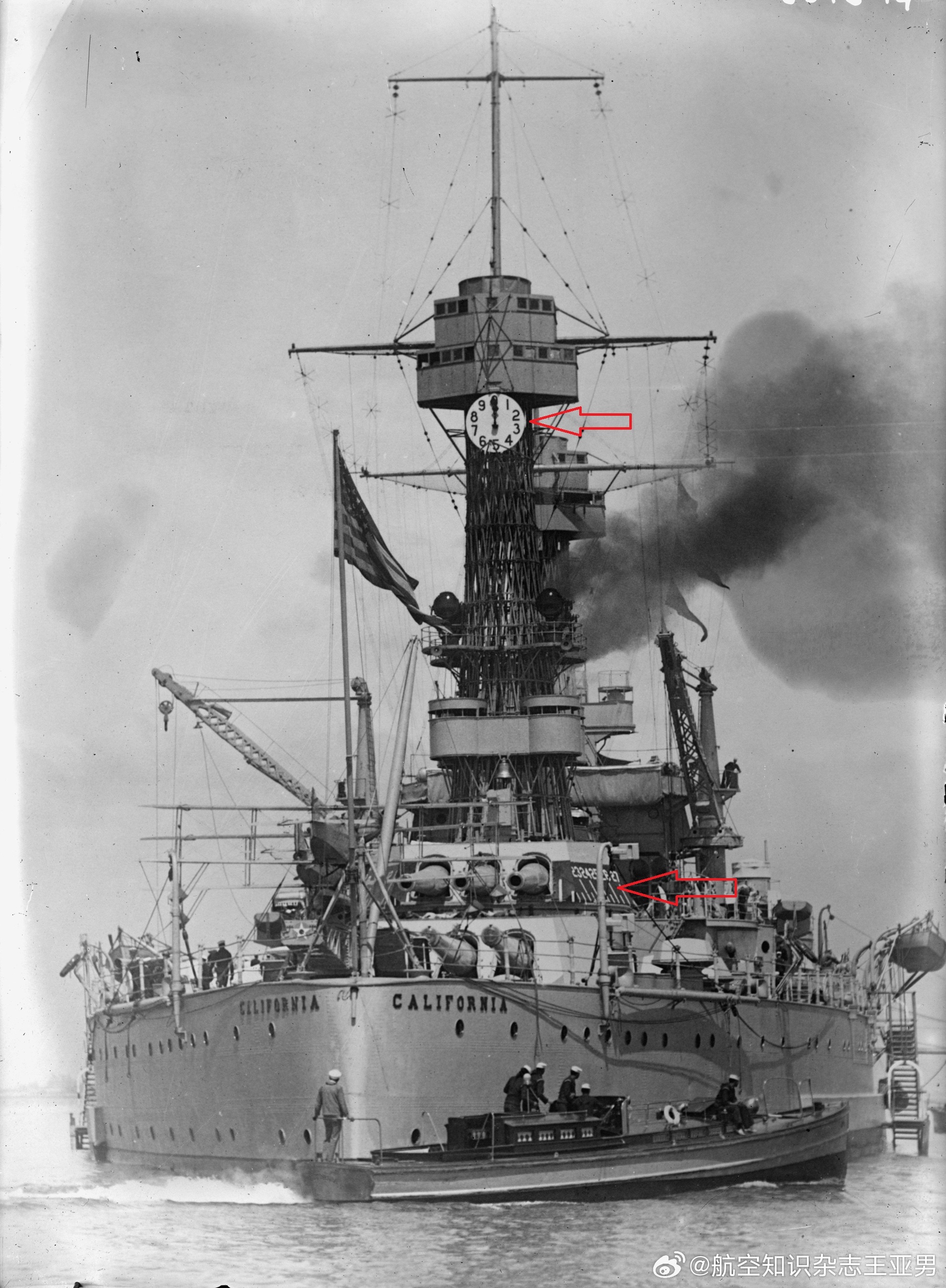20世纪30年代拍摄的美国海军“加利福尼亚”号战列舰。注意到没有，它的后桅杆上挂