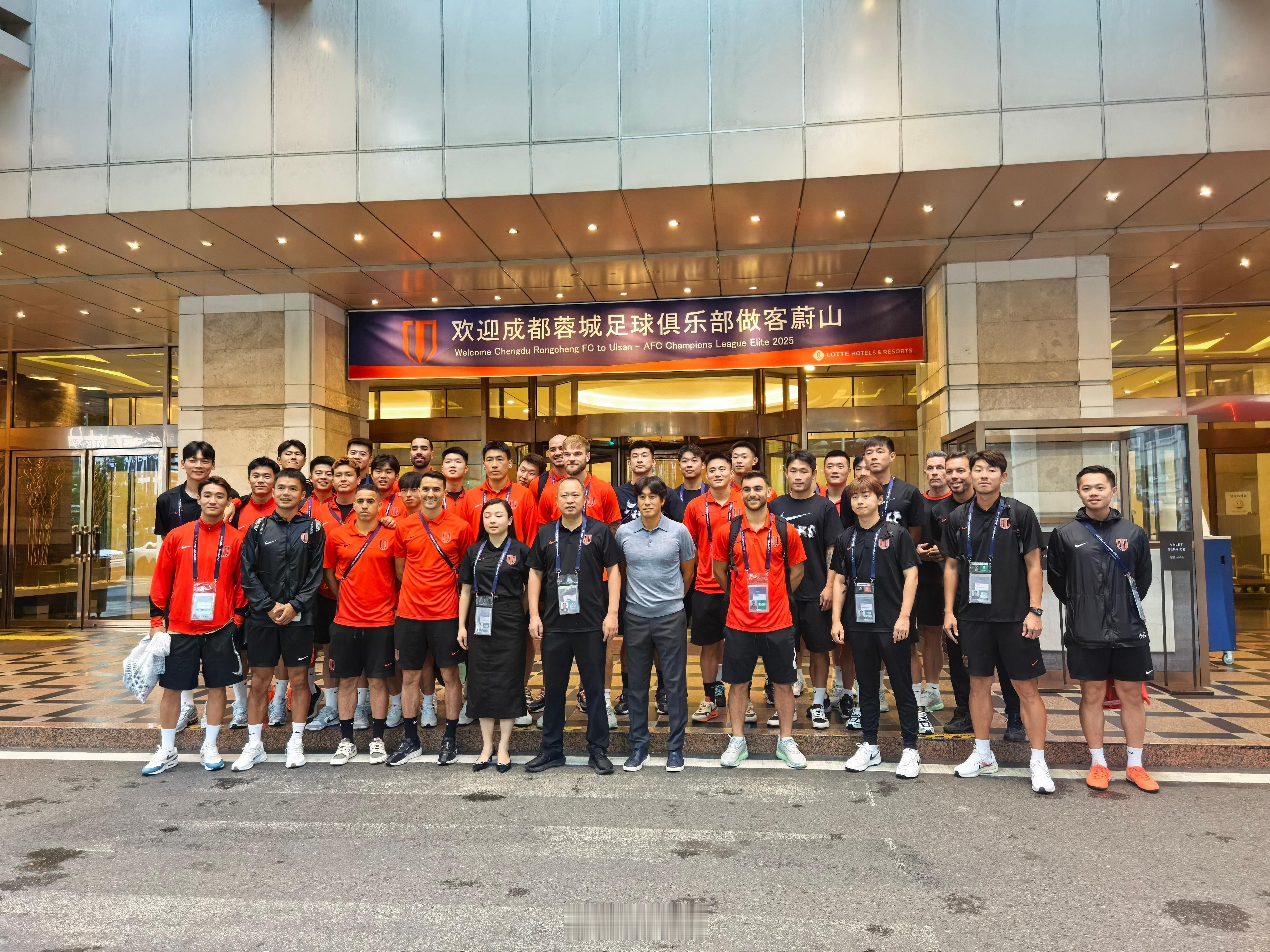 蔚山HDvs成都蓉城 亚冠东亚区首发名单，五外援vs四外援。德尔加多首发，韦世豪