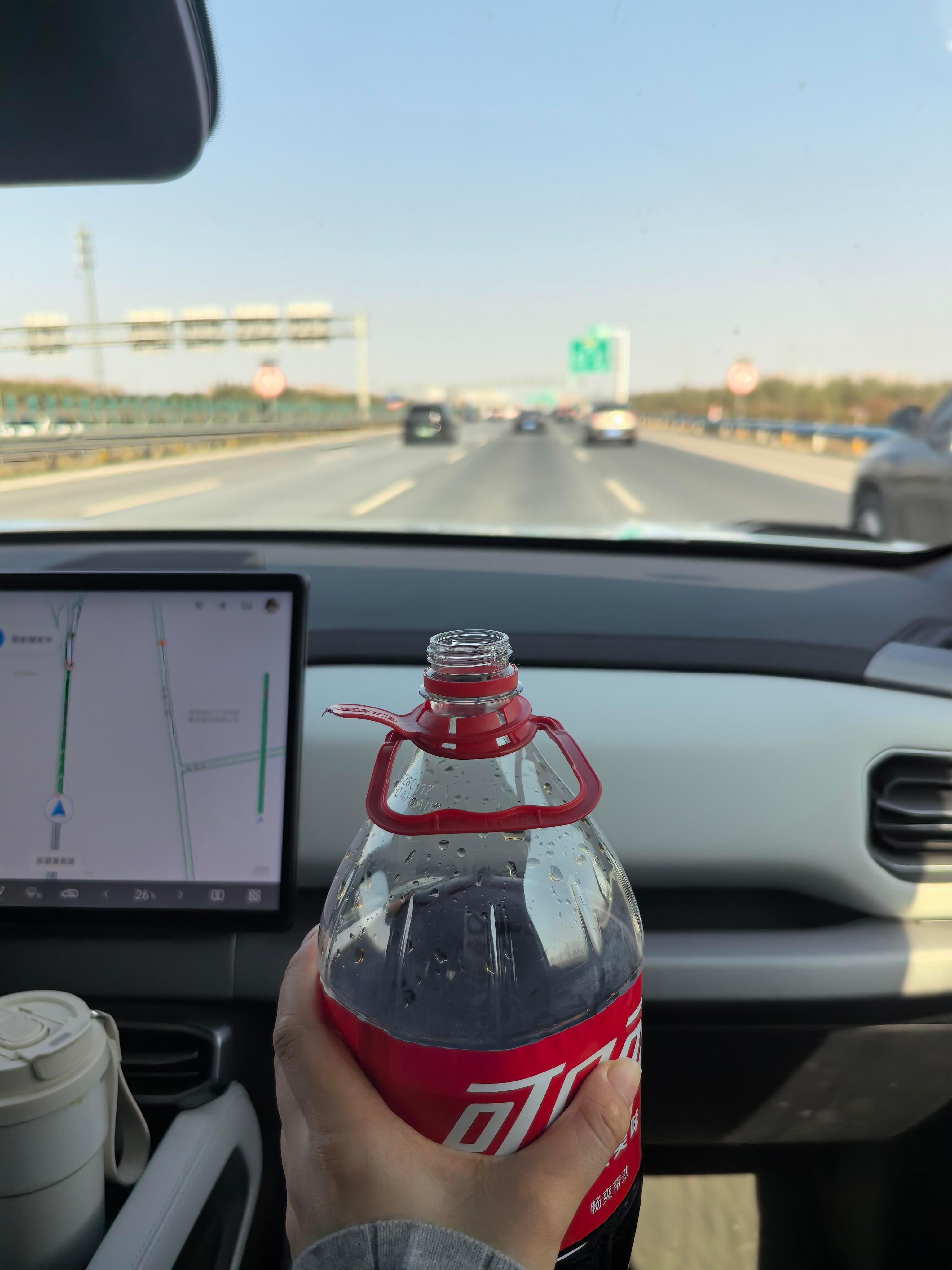 救命！在高速上可乐瓶盖掉了！
